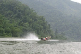 Những “tay đua tử thần” trên dòng sông huyền thoại