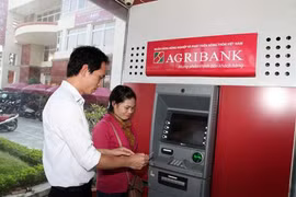 Dính “phốt” triền miên, Agribank vẫn tăng một loạt phí dịch vụ 
