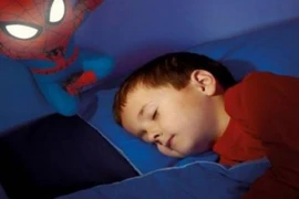 Video: Trẻ bị cận thị từ bé bởi những thói quen xấu này của cha mẹ