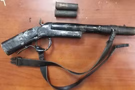 Đi đòi nợ, rút súng tự chế đe dọa và cái kết đắng ngắt