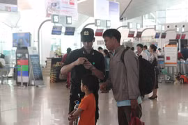 Video: An ninh sân bay Vinh được tăng cường thế nào sau vụ bị đột nhập?