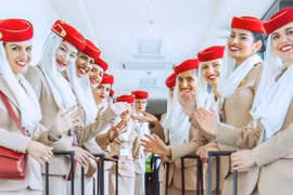 Lý do tiếp viên hàng không luôn tô son đỏ