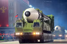 Ảnh đẹp nhất về dàn khí tài khủng trong đêm duyệt binh Triều Tiên 