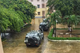 Xe lội nước BTR-152 ứng phó bão số 9 ở Đà Nẵng