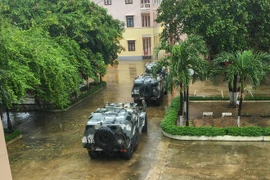 Xe lội nước BTR-152 ứng phó bão số 9 ở Đà Nẵng