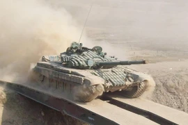 Xe tăng T72, T-90 Ấn Độ có thực sự "đè bẹp" được ZTQ-15 Trung Quốc?