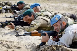 Quốc gia NATO nào từng nhận nhiều viện trợ quân sự từ... Trung Quốc? 