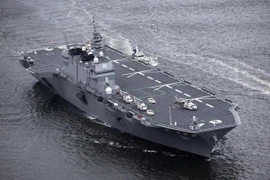 Tàu sân bay trực thăng, tàu ngầm Nhật Bản tập trận trên Biển Đông