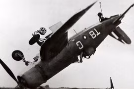 Rợn người máy bay Nhật Bản tấn công cảm tử trong Thế chiến II 