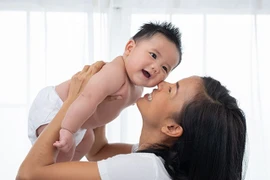 Tiêm đủ mũi vắc xin 6 trong 1, hành trang sức khỏe bảo vệ con ngay những tháng đầu đời