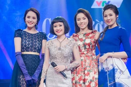 Hoa hậu Kỳ Duyên đọ sắc cùng Á hậu Tú Anh