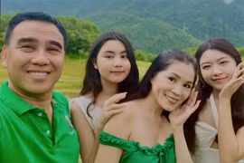 Vợ Quyền Linh khoe ảnh gia đình, hai con gái chiếm spotlight