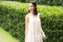 "Gái một con" Ngọc Diễm đẹp mặn mà xuống phố