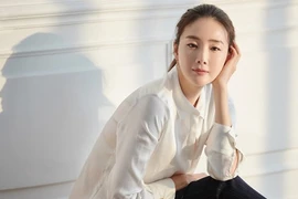Choi Ji Woo giàu có, viên mãn bên chồng và con gái mới sinh