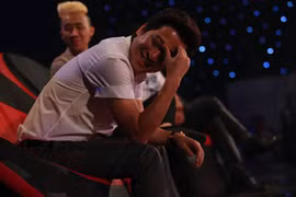 Trường Giang lợi dụng sóng truyền hình khen Nhã Phương