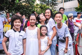 Đoan Trang đưa trò Bước nhảy hoàn vũ nhí đi từ thiện