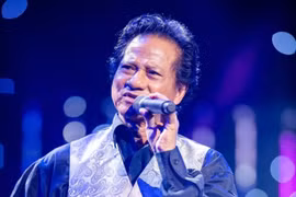 Ca sĩ có 14 người con, 4 đời vợ, 82 tuổi vẫn đi hát