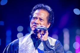 Ca sĩ có 14 người con, 4 đời vợ, 82 tuổi vẫn đi hát