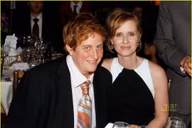 Chuyện tình trắc trở của những cặp đồng tính nữ Hollywood