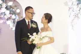 Ảnh đám cưới sang trọng của MC Thu Hoài và ông xã ở HN