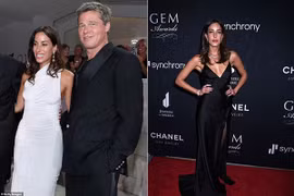 Bạn gái kém 26 tuổi của Brad Pitt tài giỏi, thích tắm tiên