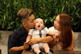 Khoảnh khắc hạnh phúc như mơ của Phan Hiển - Khánh Thi