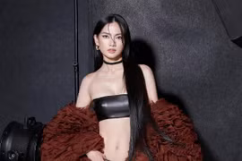 Siêu mẫu Anh Thư “đốt mắt” với vẻ đẹp nóng bỏng ở tuổi 42