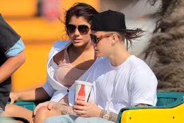 Justin diện quần phản cảm hẹn hò chân dài Tây Ban Nha