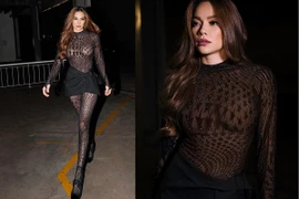Hồ Ngọc Hà mặc trang phục mỏng xuyên thấu, khoe body nuột nà