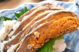 Món “sushi lên men” bốc mùi khó tả gây tò mò ở Nhật Bản