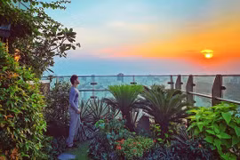 Vướng nhiều “thứ kỳ quặc”, Nathan Lee muốn sang nhượng căn hộ gần 70 tỷ