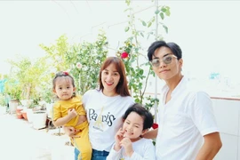 Phan Hiển chuẩn “ông chồng quốc dân”, chiều vợ hơn 11 tuổi hết mức