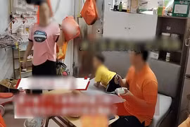 Người chồng lên cơn giận dữ vì... miếng cổ vịt trong bữa ăn