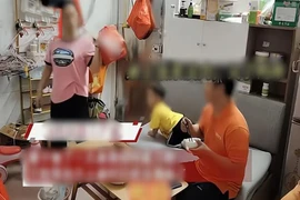 Người chồng lên cơn giận dữ vì... miếng cổ vịt trong bữa ăn