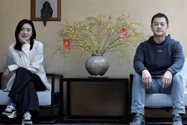 Bạn gái kém 19 tuổi của Lý Á Bằng xinh như hoa hậu