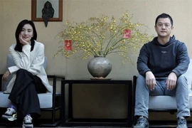 Bạn gái kém 19 tuổi của Lý Á Bằng xinh như hoa hậu