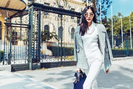 Hoàng Thùy cuốn hút kỳ lạ bởi thần thái “chất“