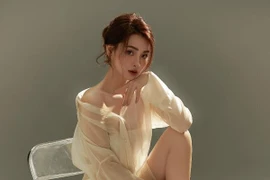 MC Mù Tạt khoe vẻ gợi cảm sau công khai bạn trai cầu thủ