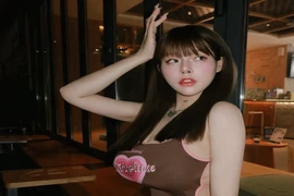 Mỹ nhân “đốt mắt” với combo eo siêu thực và vòng 1 "khủng"