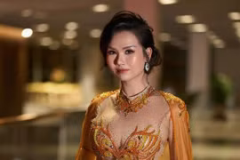 Võ Hạ Trâm khoe vòng eo thon gọn sau 6 tháng sinh con