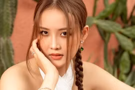 Nhan sắc Trương Mỹ Nhân, người mẫu trả nợ cho mẹ từ năm 16 tuổi