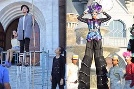 Thót tim thí sinh Next Top Model catwalk trên cà kheo