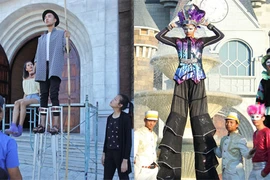 Thót tim thí sinh Next Top Model catwalk trên cà kheo