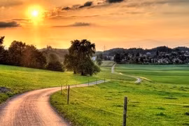 Gửi con về quê nghỉ hè, bà nói tiền trông cháu, tôi bối rối