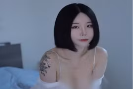 Mỹ nhân xứ Hàn mặc đồ mỏng tang, xuyên thấu khoe vòng 1