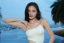 Vẻ gợi cảm của Hoa hậu Ý Nhi sau công khai “dao kéo“