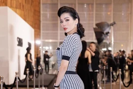 Mê mẩn nhan sắc đỉnh cao của Lệ Quyên ở tuổi U40