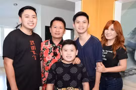 Ba con trai lớn phổng phao của Bằng Kiều và Trizzie Phương Trinh