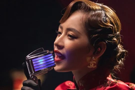 Chi Pu làm ca sĩ: Hát dở vì sao vẫn hot?