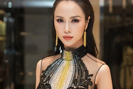 Vũ Ngọc Anh chơi trội mặc váy 1 tỷ đồng trên thảm đỏ Cannes